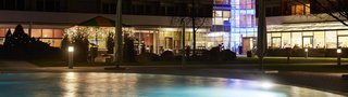 Thermalhotel Fontana am Abend mit Thermalaussenbeckern