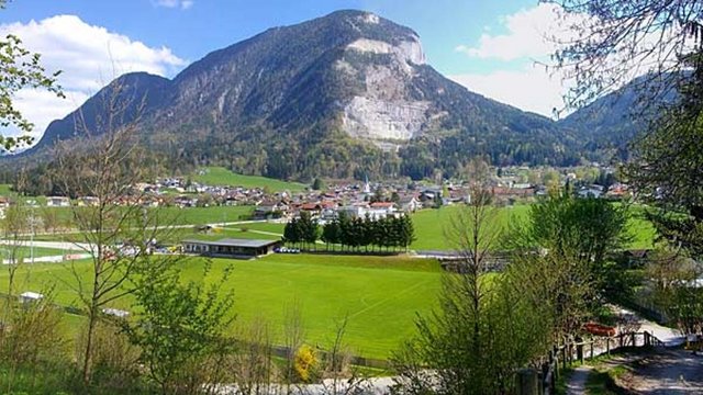 ort bad häring berge im hintergrund