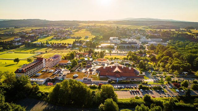 Luftbild mit Blick auf Bad Tatzmannsdorf